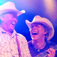 Los Pacaminos at The Robin 2