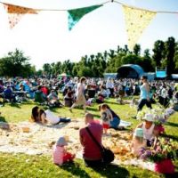 Folk by the Oak at Hatfield House