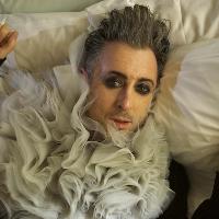 Alan Cumming Sings Sappy Songs